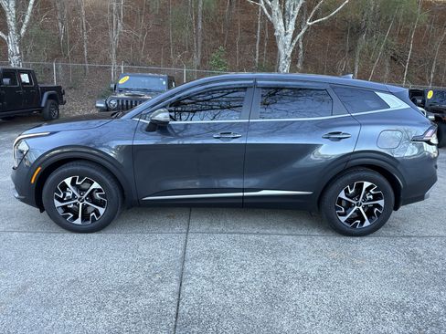 Used 2023 Kia Sportage EX image 4