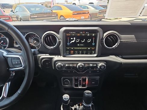 Used 2022 Jeep Wrangler Unlimited Sahara w/ Cold Weather Group AWD/4WD image 32