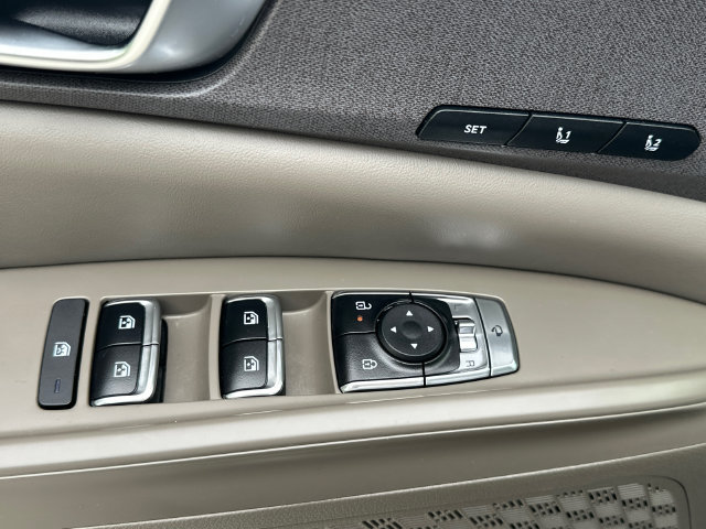 Used 2026 Kia Carnival EX FWD image 23