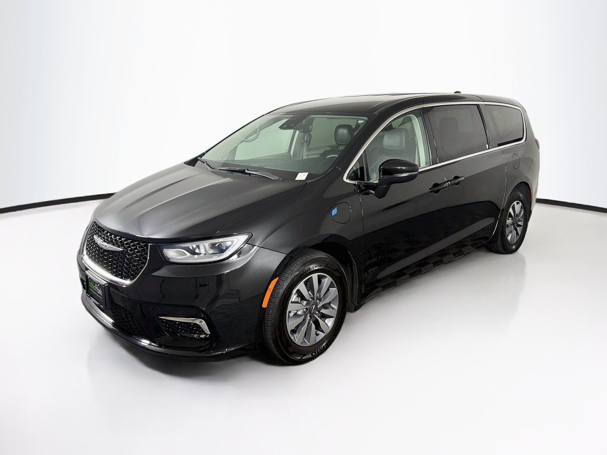Used 2023 Chrysler Pacifica Touring-L FWD image 3