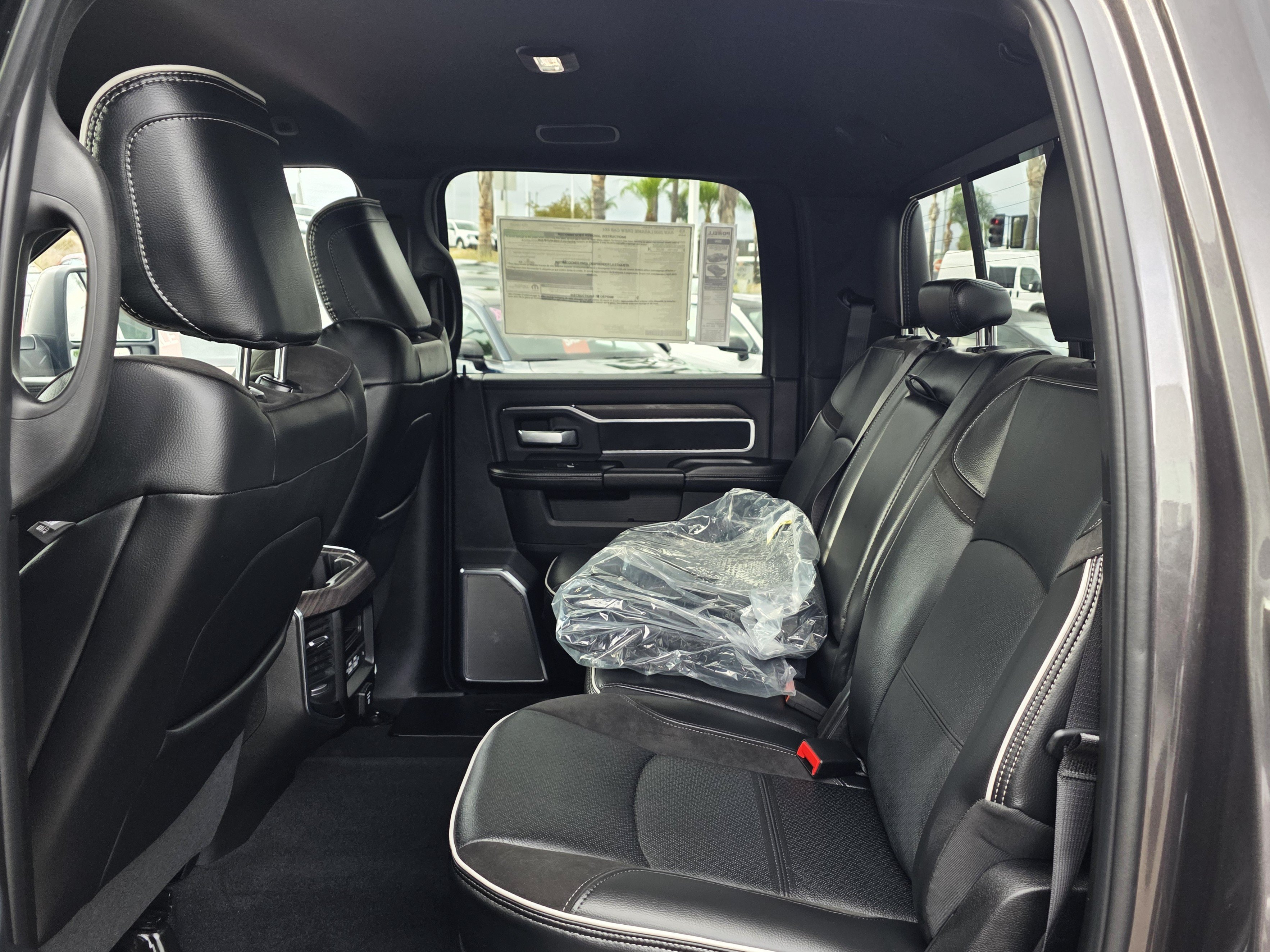 New 2026 RAM 2500 Laramie AWD/4WD image 17
