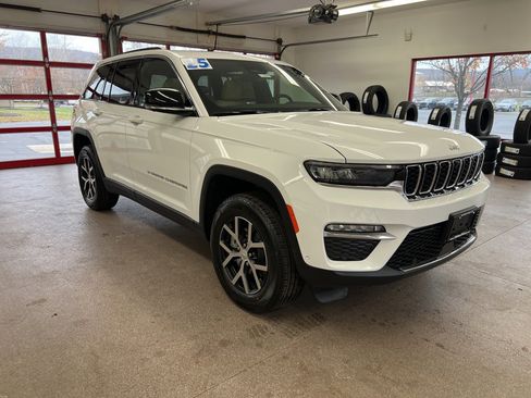 New 2025 Jeep Grand Cherokee Limited image 1