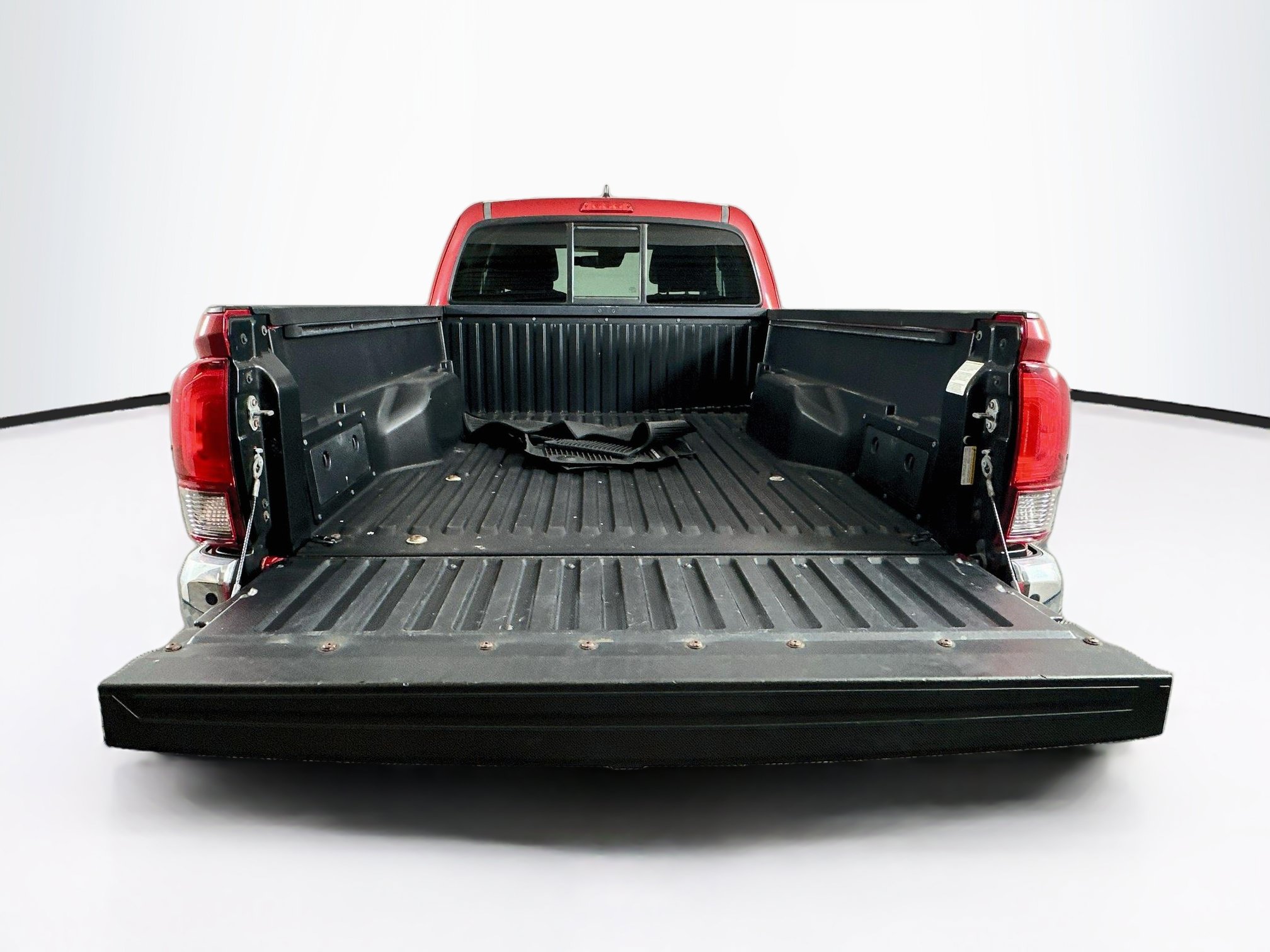 Used 2018 Toyota Tacoma SR5 RWD image 26