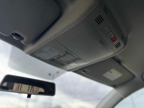 Used 2021 Volkswagen Tiguan S image 16