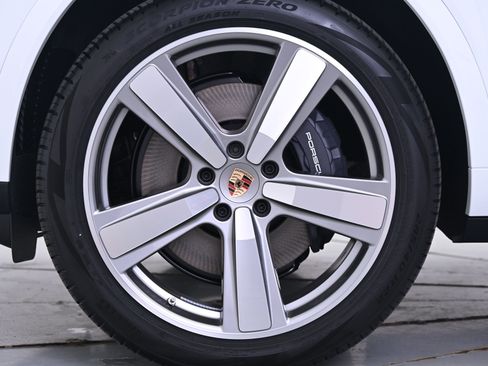 Used 2025 Porsche Cayenne image 15