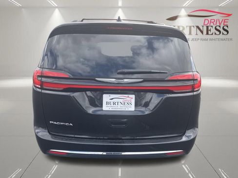 Used 2022 Chrysler Pacifica Touring-L image 5