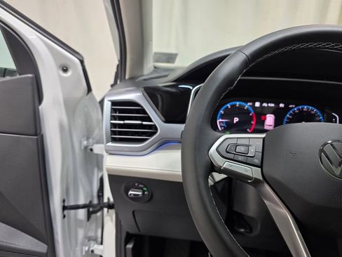 New 2026 Volkswagen Taos SEL image 16