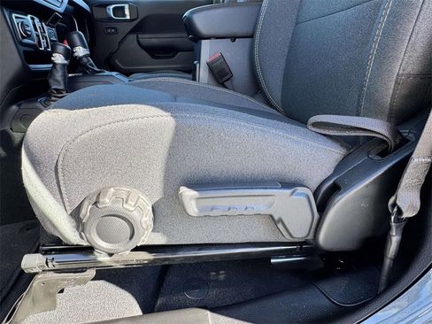 Used 2025 Jeep Gladiator Sport image 28