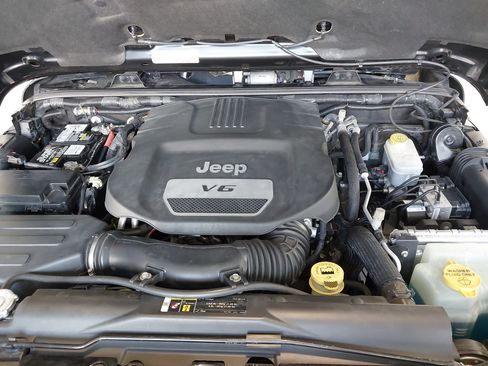 Used 2017 Jeep Wrangler Rubicon w/ Power Convenience Group AWD/4WD image 30