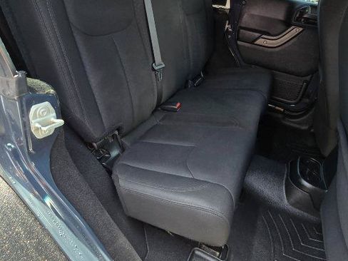 Used 2018 Jeep Wrangler Unlimited Sport S AWD/4WD image 14