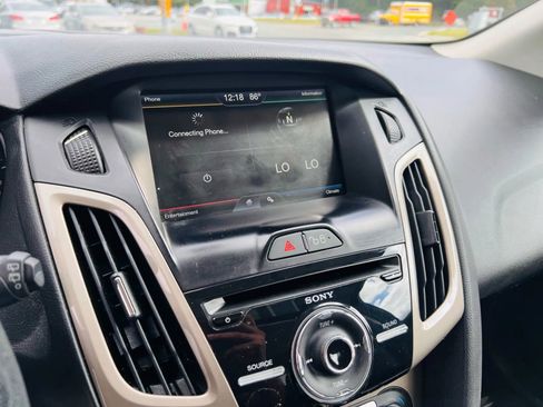 Used 2012 Ford Focus SEL image 28