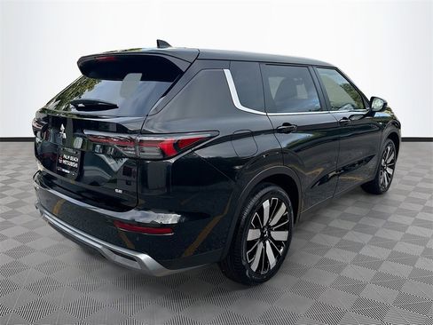 New 2026 Mitsubishi Outlander SE image 7