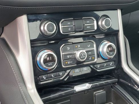 Used 2023 GMC Yukon Denali w/ Denali Reserve Package image 22