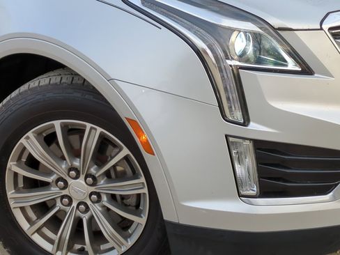 Used 2017 Cadillac XT5 Luxury image 31