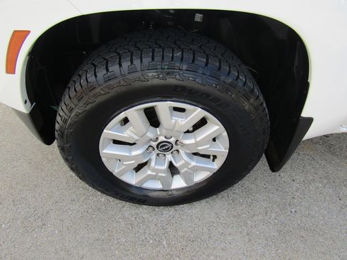 Used 2022 Nissan Frontier SV w/ Technology Package image 9