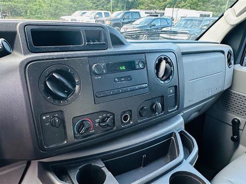 Used 2018 Ford E-350 and Econoline 350 Super Duty image 12