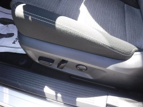 Used 2023 Nissan Rogue SV FWD image 12