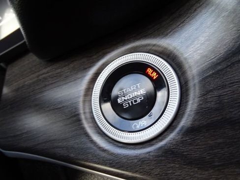 Used 2025 Jeep Grand Cherokee L Limited w/ Black Appearance Package image 13