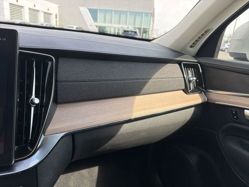 Certified 2025 Volvo XC90 B6 Plus image 12