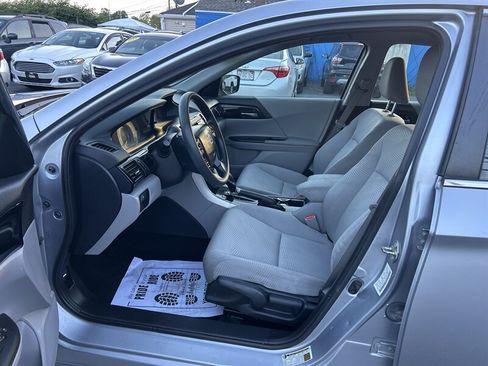 Used 2017 Honda Accord LX image 9