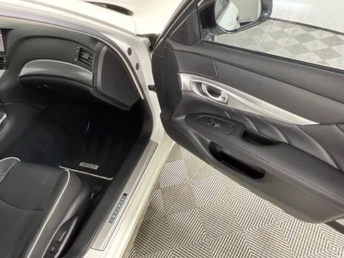 Used 2018 INFINITI Q70 L 3.7 image 21