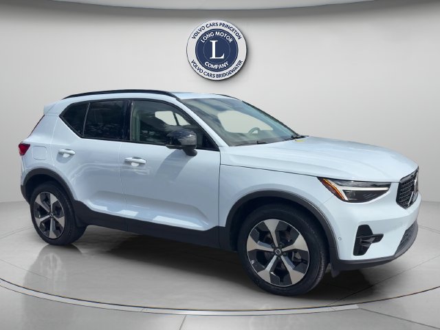 Certified 2026 Volvo XC40 B5 Plus AWD/4WD image 9