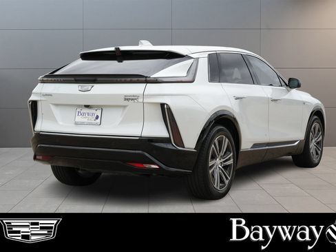 Certified 2024 Cadillac Lyriq Luxury w/ LPO, Floor Liner Package AWD/4WD image 6