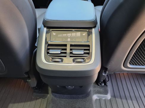 Certified 2024 Volvo XC90 B6 Plus AWD/4WD image 16