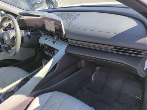 Certified 2025 Hyundai Elantra Limited image 36