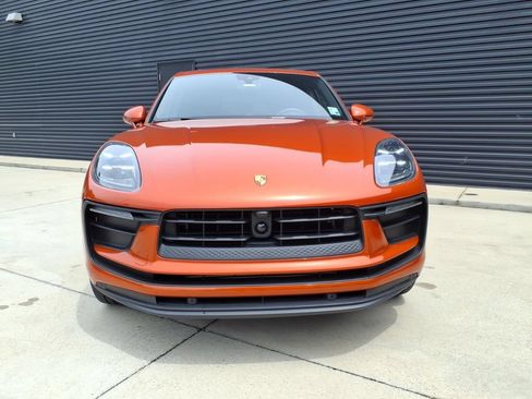 Certified 2024 Porsche Macan AWD/4WD image 11