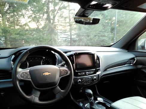 Certified 2023 Chevrolet Traverse LT w/ LT Premium Package AWD/4WD image 9