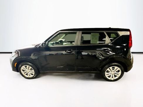 Used 2022 Kia Soul LX image 4