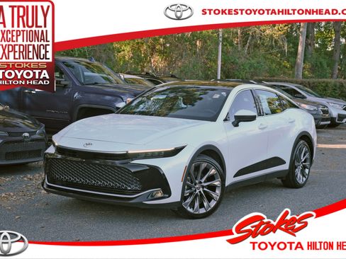 Used 2025 Toyota Crown Limited image 1