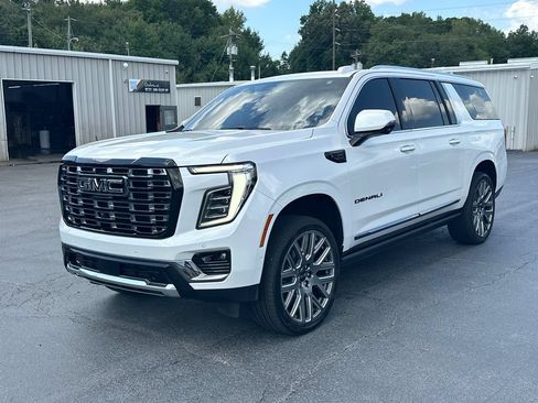 Used 2025 GMC Yukon XL Denali Ultimate w/ LPO, Floor Liner Package AWD/4WD image 2