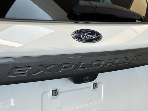 Used 2023 Ford Explorer XLT w/ Equipment Group 202A AWD/4WD image 29