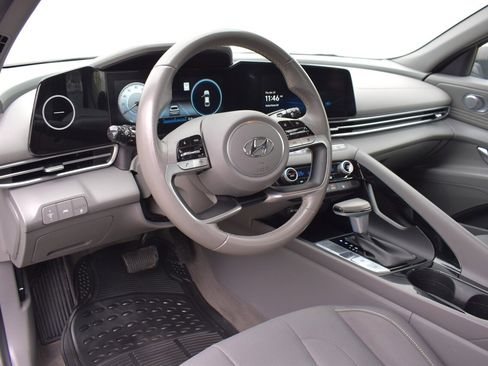 Used 2023 Hyundai Elantra SEL w/ Convenience Package FWD image 3