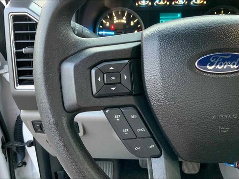 Used 2016 Ford F150 XLT AWD/4WD image 23