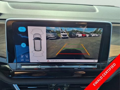 Used 2024 Volkswagen Atlas SE AWD/4WD image 14