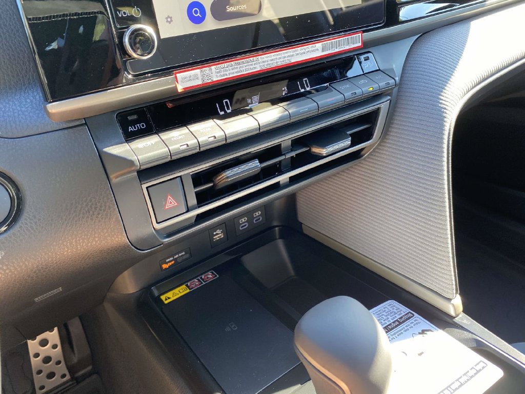 New 2026 Toyota Camry Hybrid FWD image 16