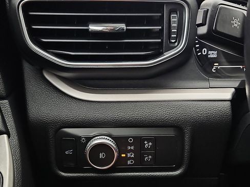 Used 2021 Ford Explorer XLT w/ Equipment Group 202A image 24