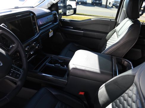 New 2026 Ford F250 Lariat w/ Black Appearance Package image 33