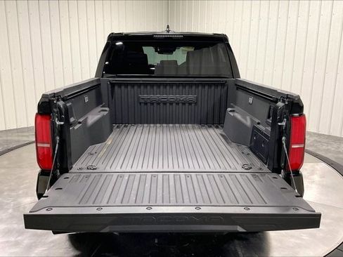 Certified 2024 Toyota Tacoma TRD Off-Road image 40