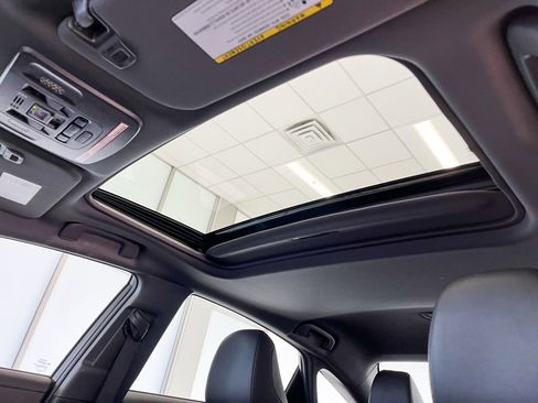 Used 2021 Toyota Avalon Limited image 28