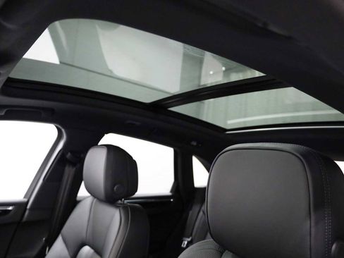 Certified 2026 Porsche Macan image 20