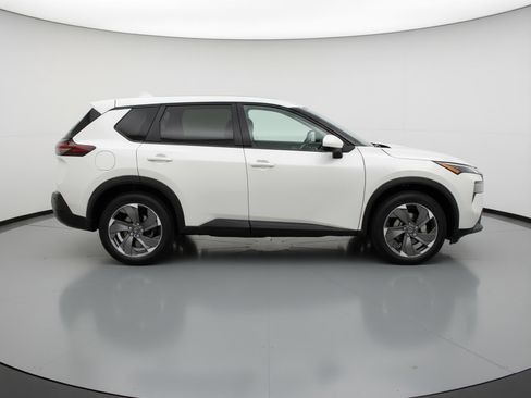 Used 2025 Nissan Rogue SV image 11