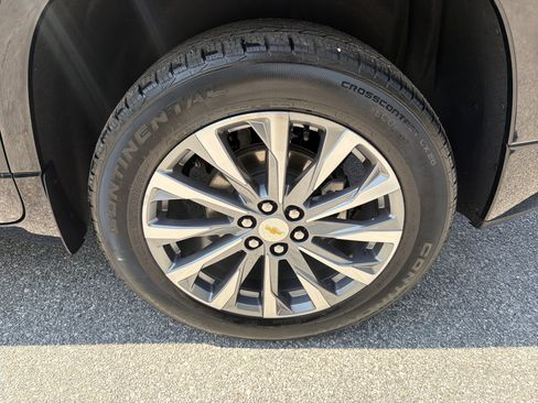 Used 2023 Chevrolet Traverse Premier FWD image 20