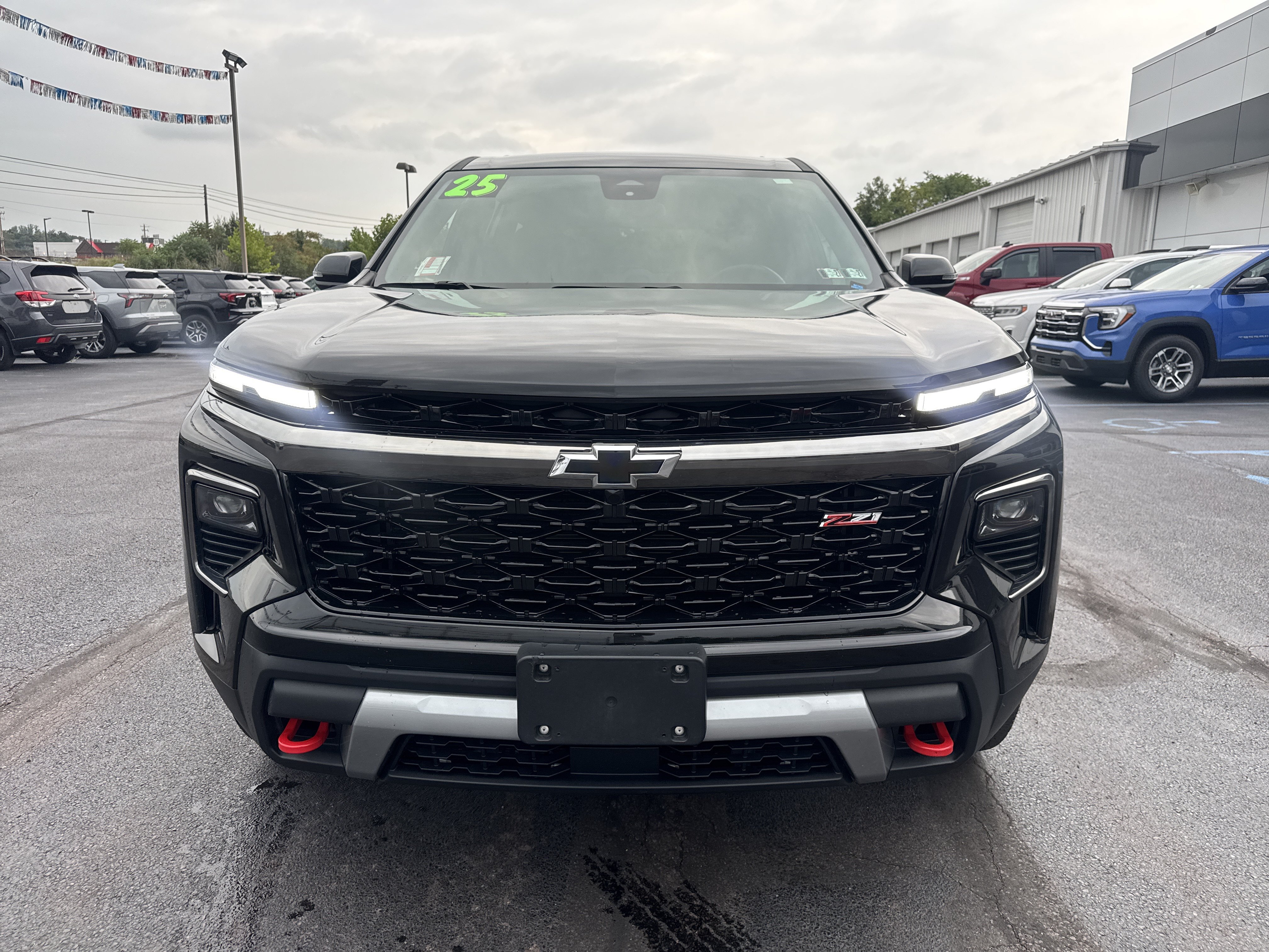 Used 2025 Chevrolet Traverse Z71 AWD/4WD image 9