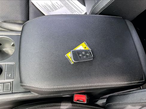 Used 2021 Volkswagen Atlas SE image 31