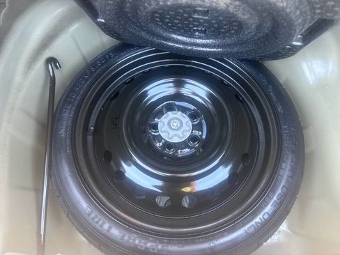 Used 2025 Toyota Corolla LE image 40