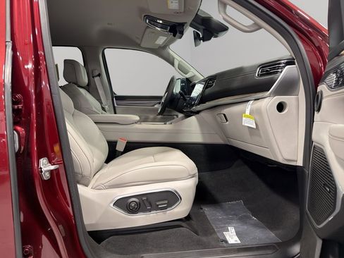 Used 2024 Jeep Wagoneer Series II w/ Flexible Seating Group image 17